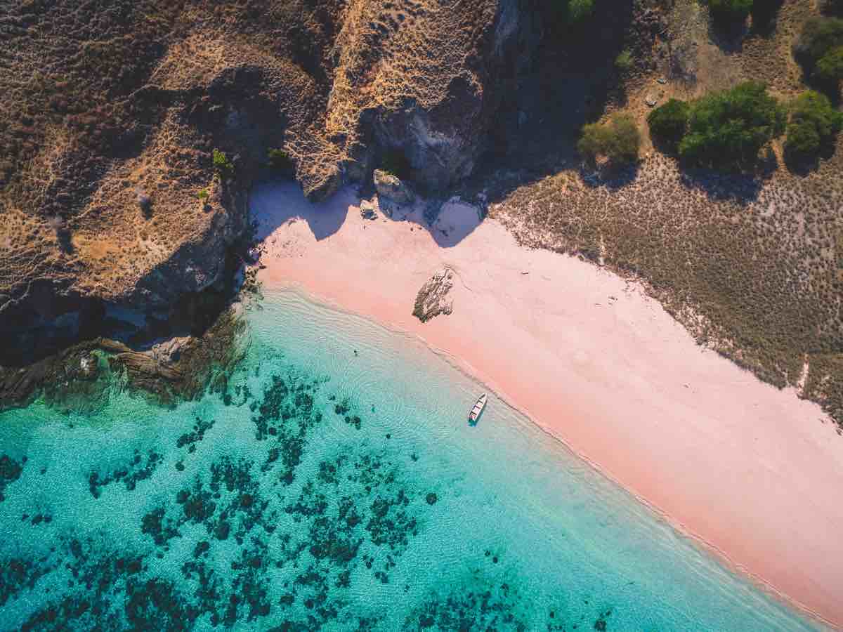 Komodo la famosa spiaggia rosa